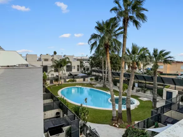 3-bedroom Townhouse In Pilar De La Horadada, Spain (104 M²)