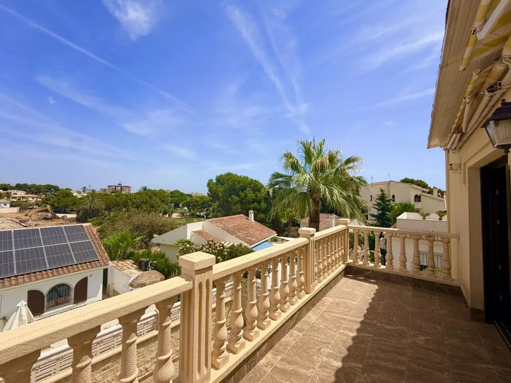 3-bedroom Villa In Orihuela Costa, Spain (191 M²)
