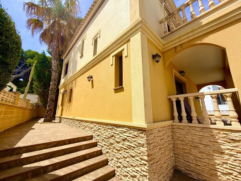 3-bedroom Villa In Orihuela Costa, Spain (191 M²)