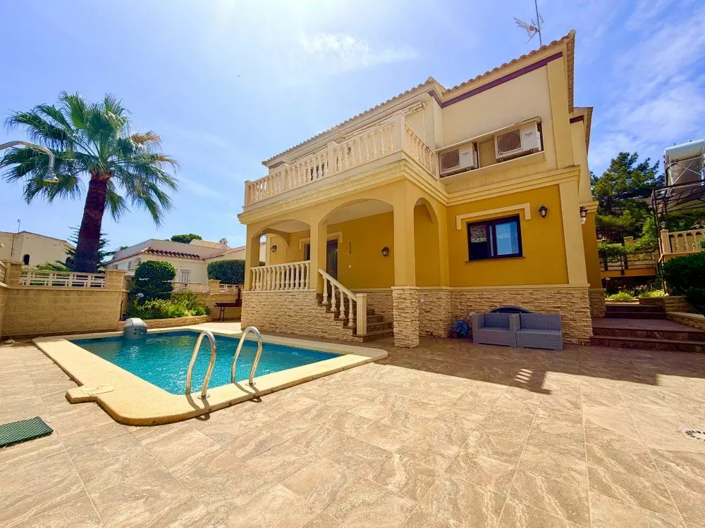 3-bedroom Villa In Orihuela Costa, Spain (191 M²)