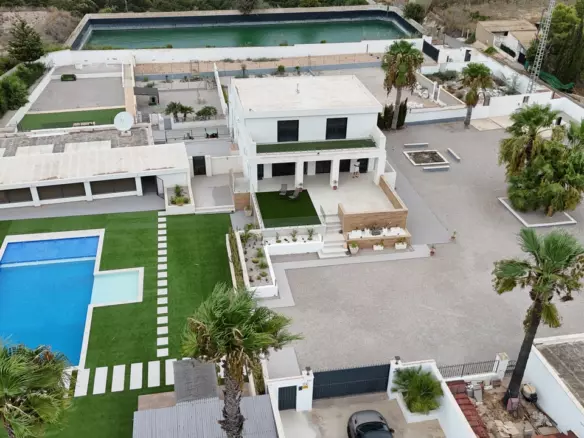 8-bedroom Villa In Los Montesinos, Spain (377 M²)
