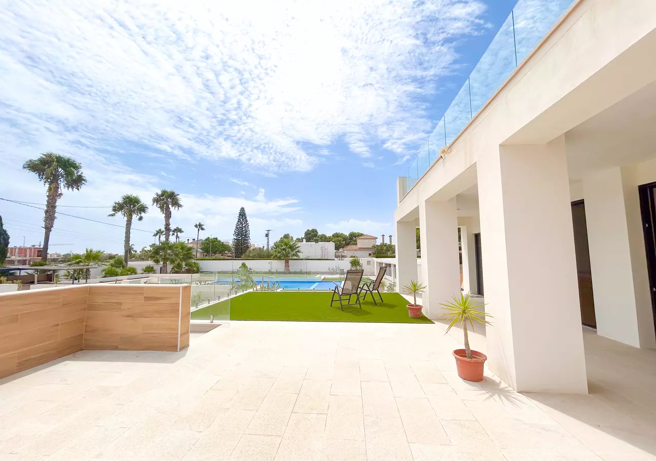 8-bedroom Villa In Los Montesinos, Spain (377 M²)