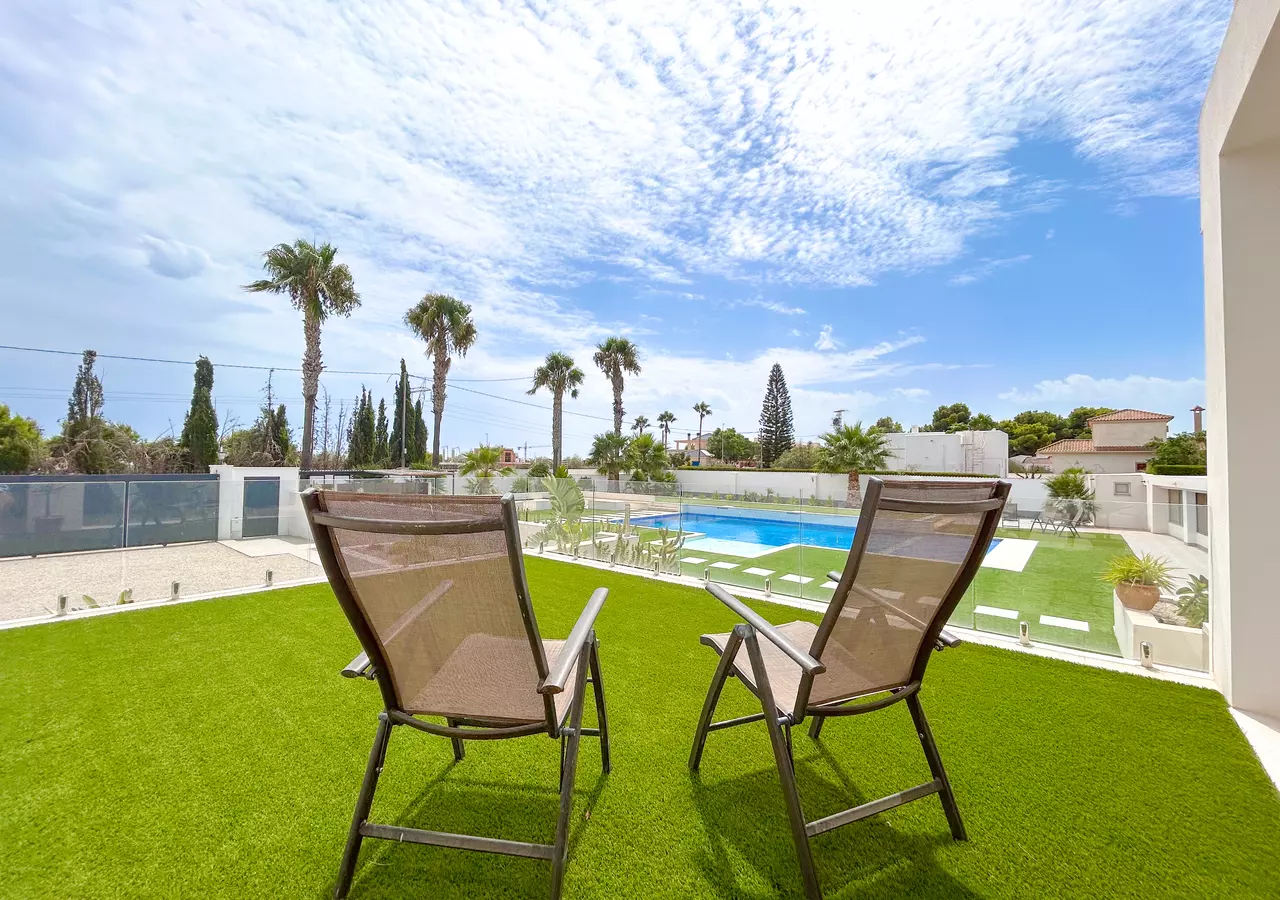 8-bedroom Villa In Los Montesinos, Spain (377 M²)