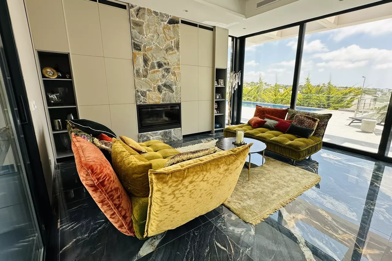 6-bedroom Villa In Orihuela, Spain (450 M²)