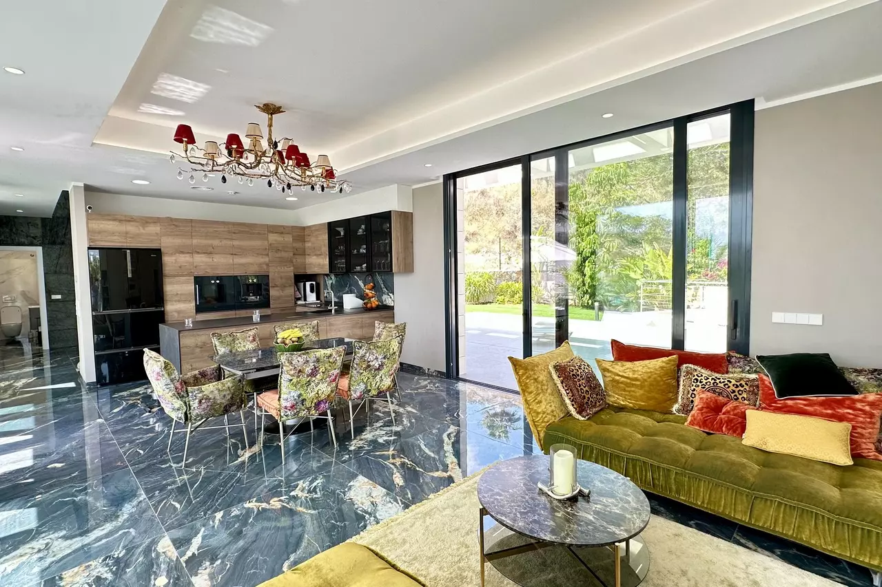 6-bedroom Villa In Orihuela, Spain (450 M²)