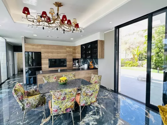 6-bedroom Villa In Orihuela, Spain (450 M²)