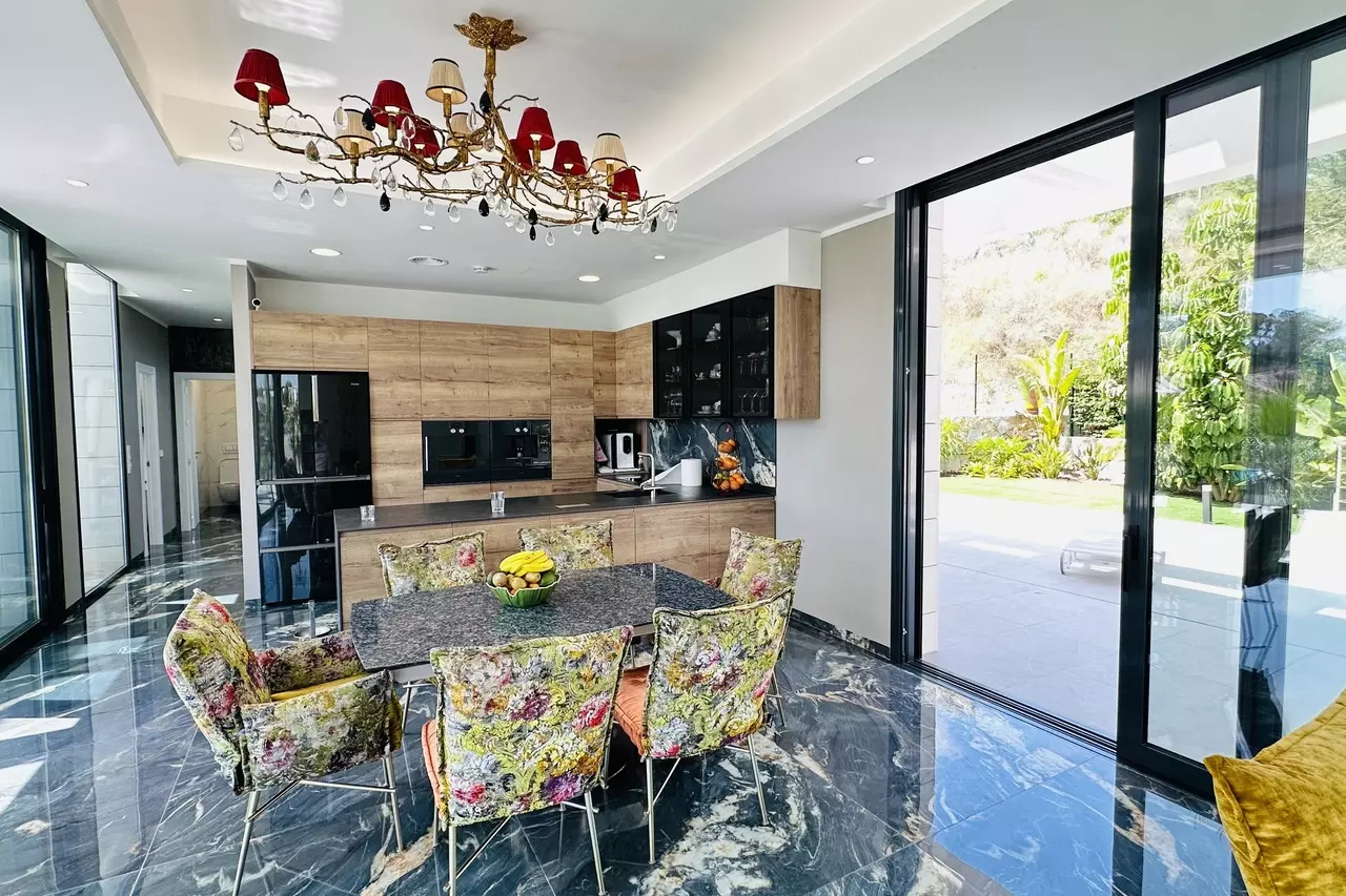 6-bedroom Villa In Orihuela, Spain (450 M²)