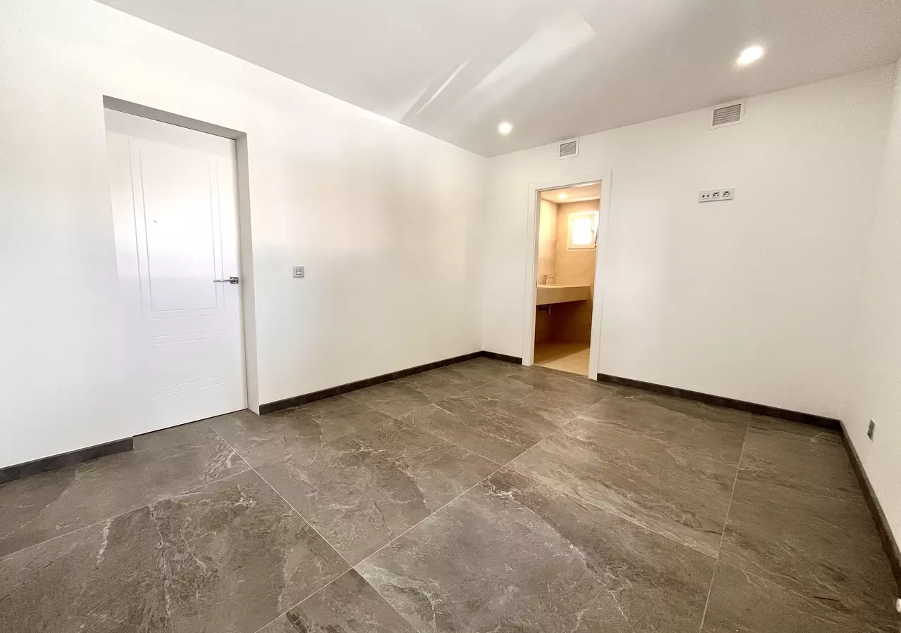6-bedroom Villa In Torrevieja, Spain (218 M²)
