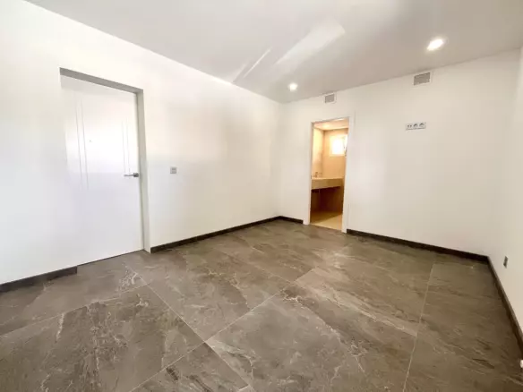6-bedroom Villa In Torrevieja, Spain (218 M²)