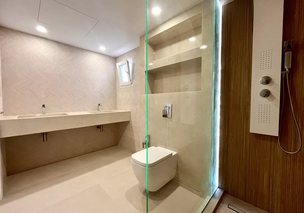 6-bedroom Villa In Torrevieja, Spain (218 M²)