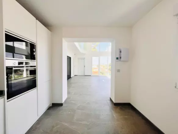 6-bedroom Villa In Torrevieja, Spain (218 M²)