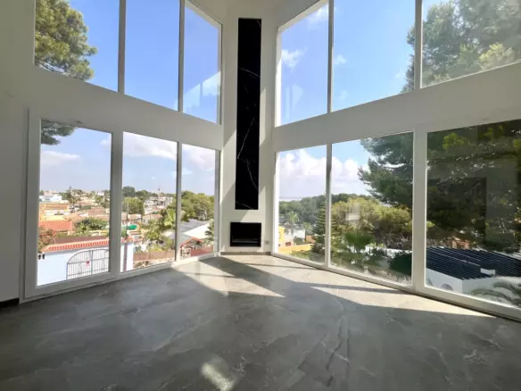 6-bedroom Villa In Torrevieja, Spain (218 M²)