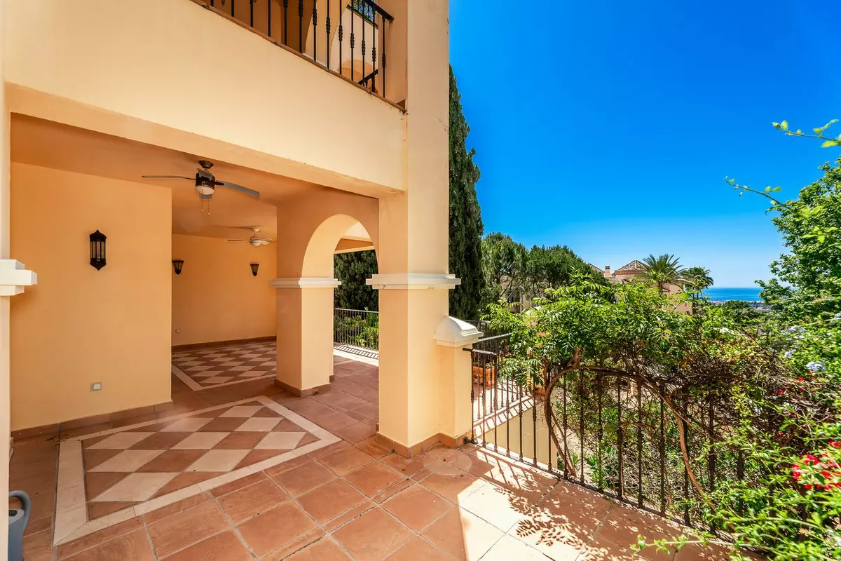 3-bedroom Apartment In Benahavis, Spain (161 M²)