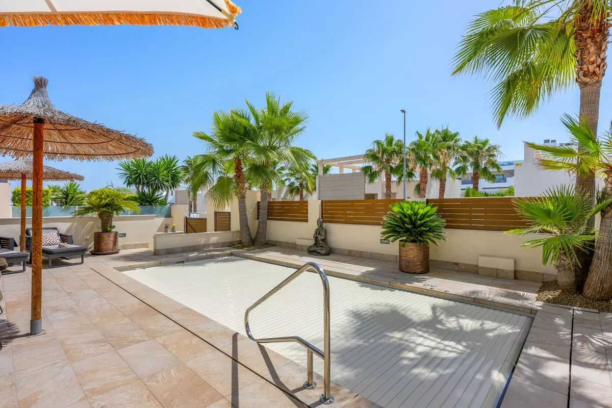 3-bedroom Villa In Benijofar, Spain (266 M²)