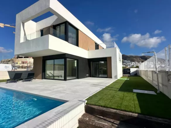 3-bedroom Villa In Alicante, Spain (222 M²)