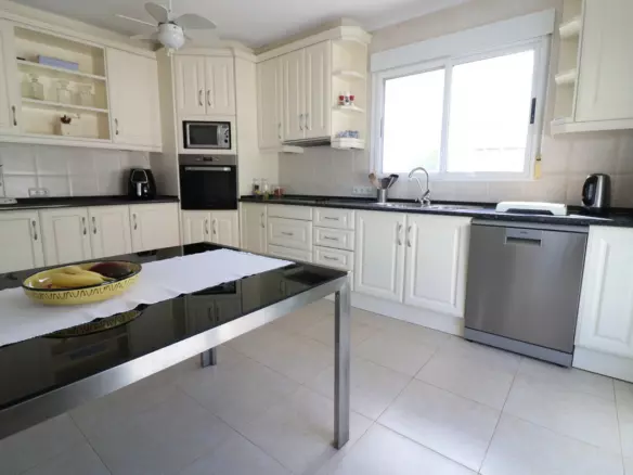 3-bedroom Villa In Algorfa, Spain (216 M²)