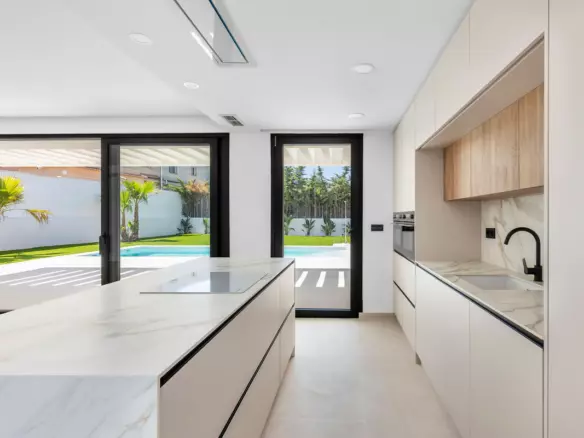 4-bedroom Villa In Torrevieja, Spain (213 M²)