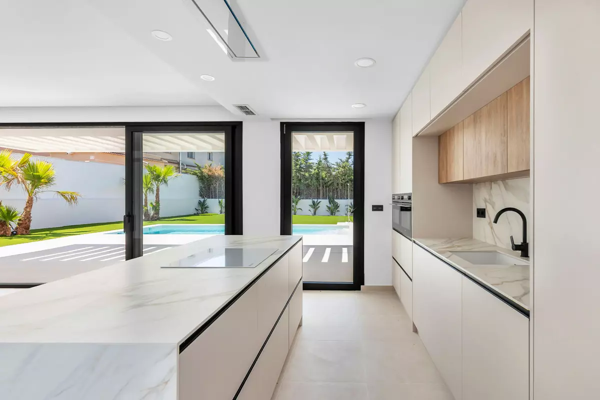 4-bedroom Villa In Torrevieja, Spain (213 M²)