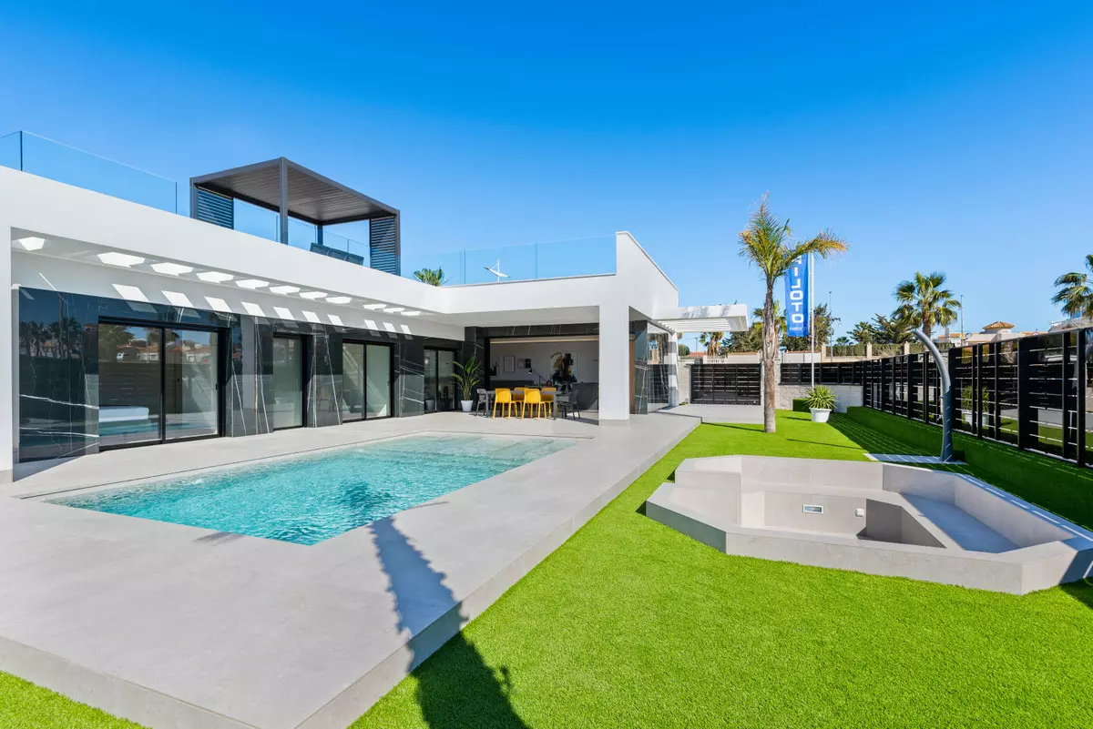 3-bedroom Villa In Algorfa, Spain (129 M²)