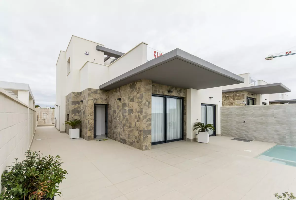 3-bedroom Villa In San Miguel De Salinas, Spain (144 M²)