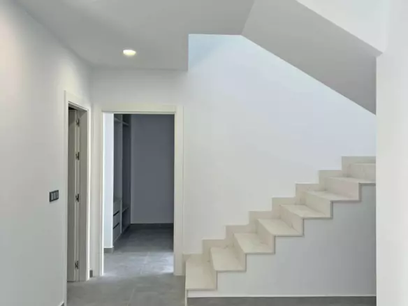 5-bedroom Villa In Torrevieja, Spain (368 M²)