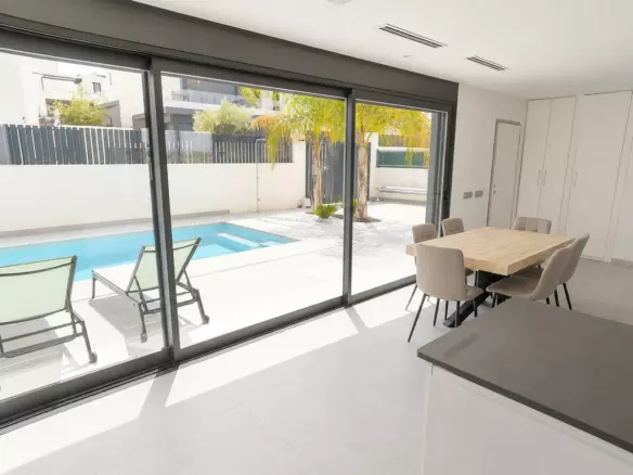 5-bedroom Villa In Algorfa, Spain (200 M²)