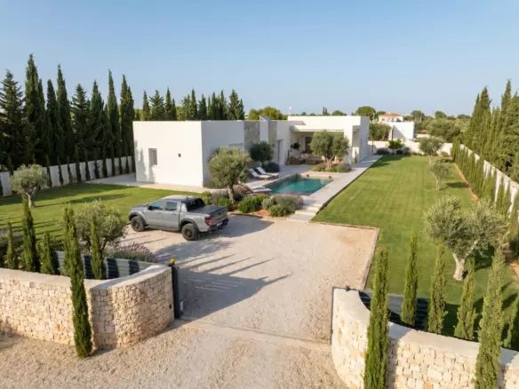 3-bedroom Villa In Pinoso, Spain (140 M²)