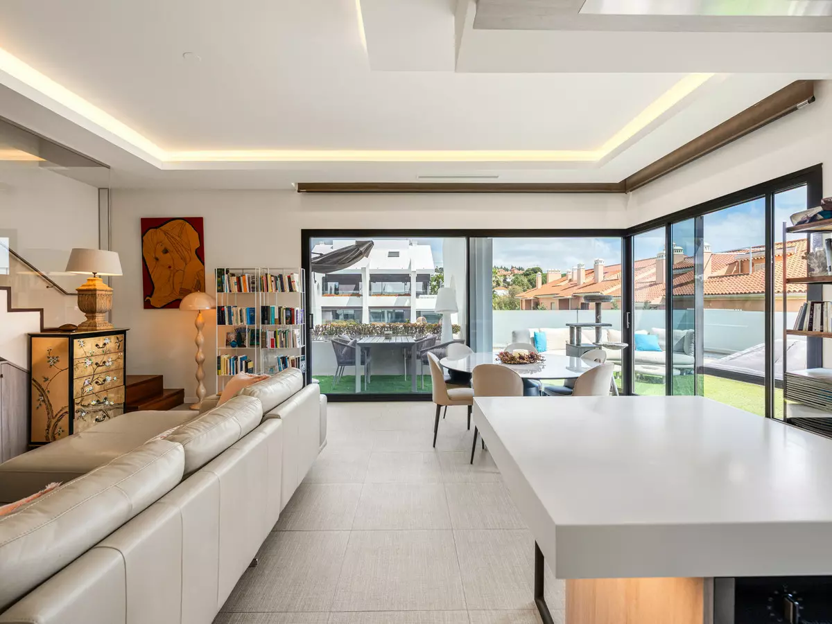 3-bedroom Apartment In Marbella, Spain (158 M²)