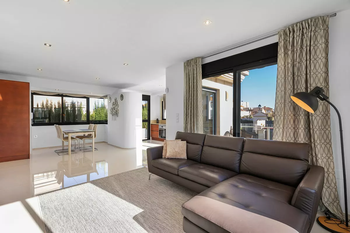 5-bedroom Villa In Orihuela, Spain (296 M²)