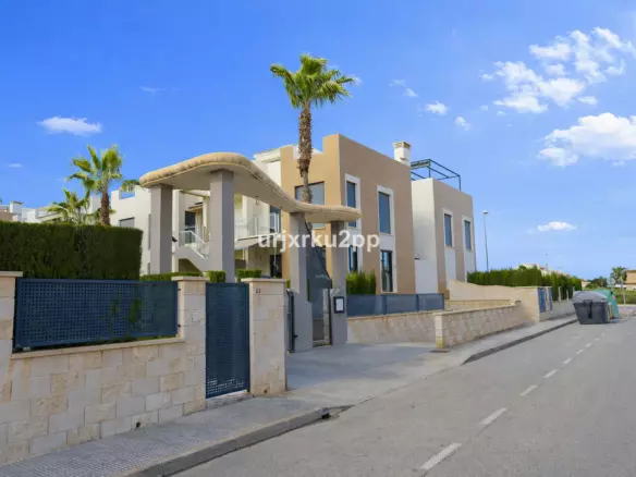 3-bedroom Town House In Orihuela, Spain (100 M²)