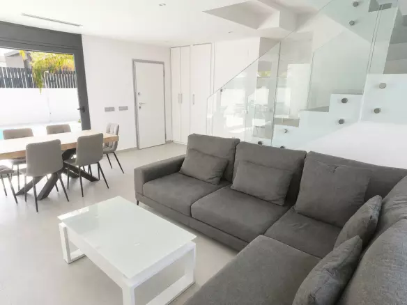 5-bedroom Villa In Algorfa, Spain (200 M²)