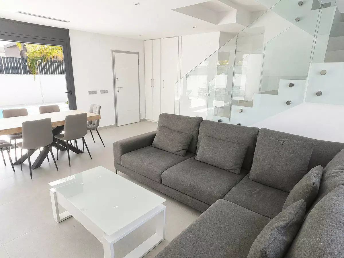 5-bedroom Villa In Algorfa, Spain (200 M²)
