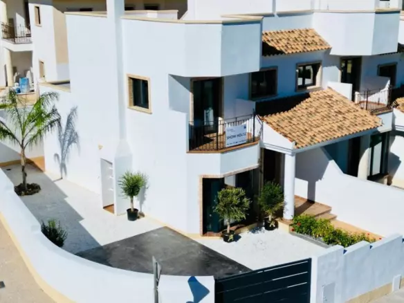 3-bedroom Villa In Cox, Spain (93 M²)