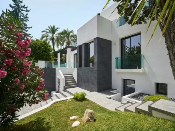 5-bedroom Villa In Marbella, Spain (590 M²)