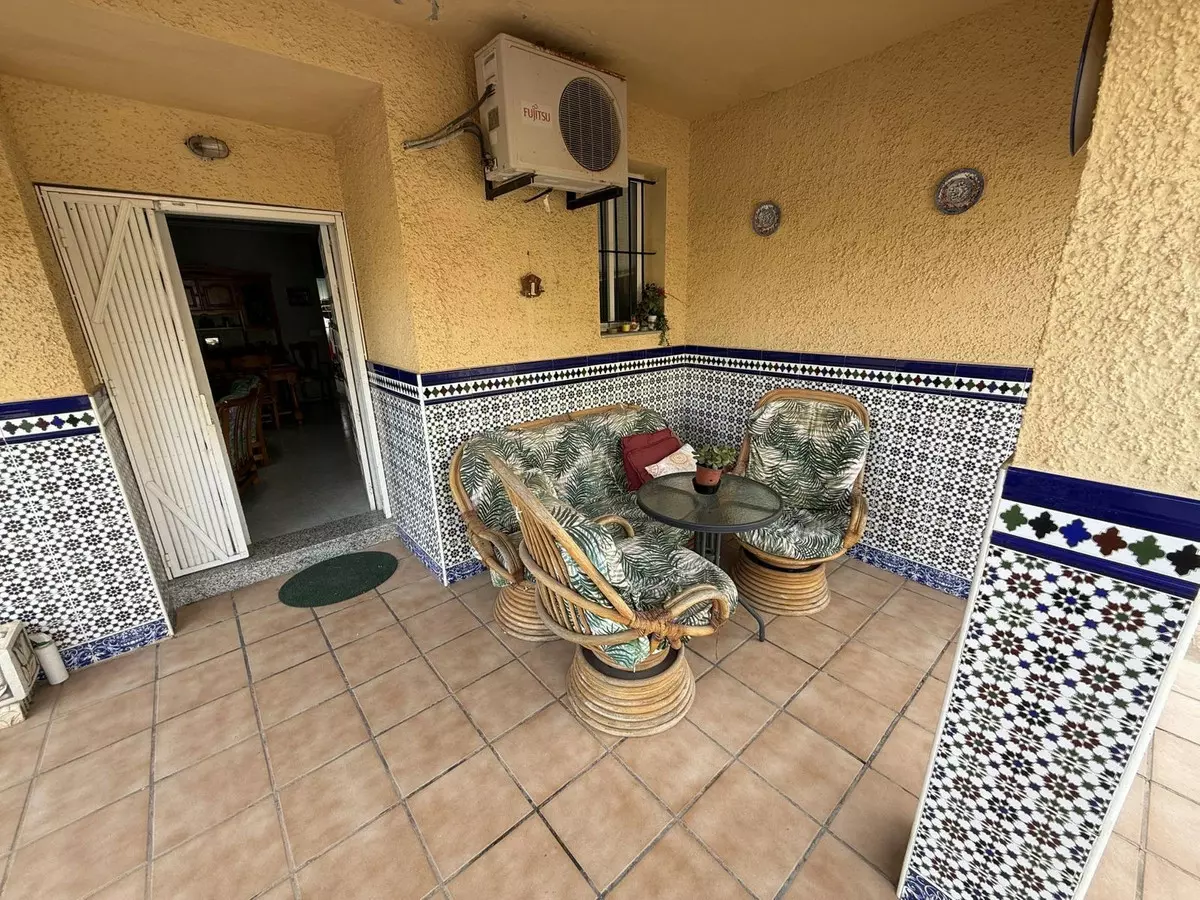 6-bedroom Villa In Torrevieja, Spain (170 M²)