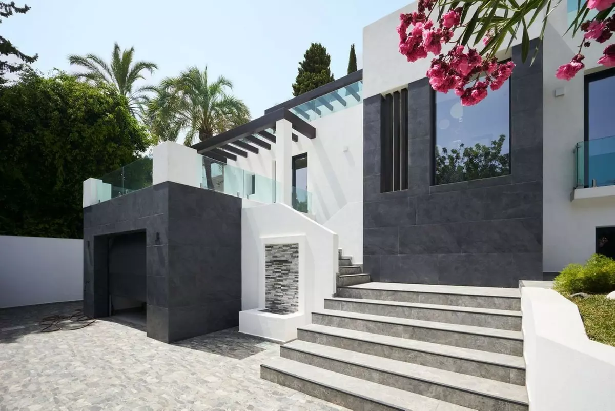 5-bedroom Villa In Marbella, Spain (590 M²)