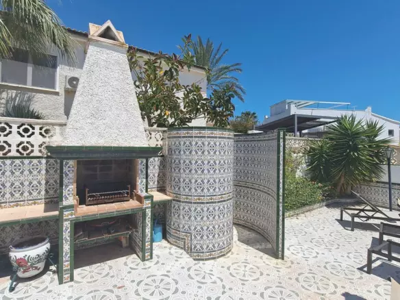 3-bedroom Villa In Orihuela, Spain (173 M²)