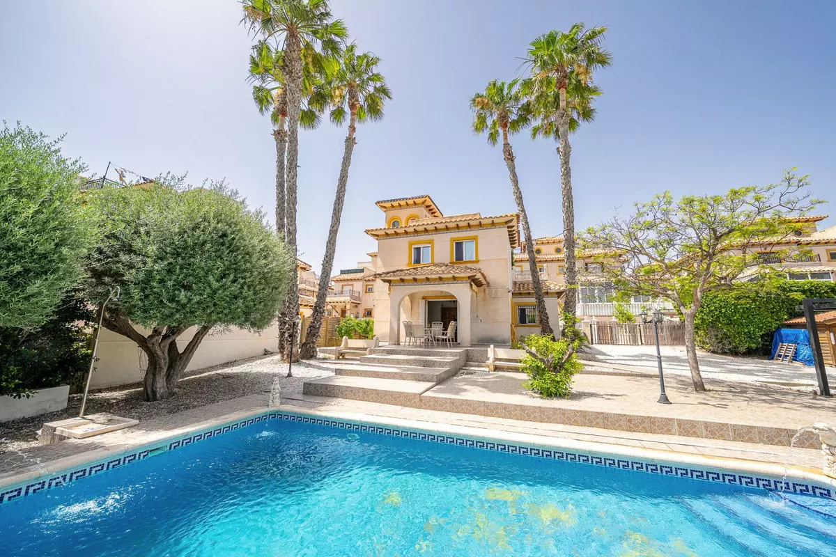 3-bedroom Villa In Orihuela, Spain (96 M²)