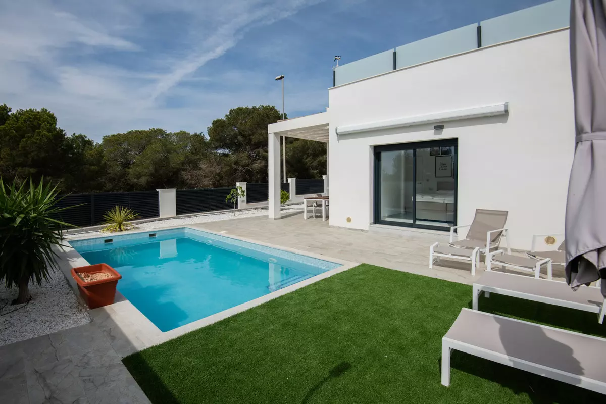 3-bedroom Villa In Pilar De La Horadada, Spain (112 M²)