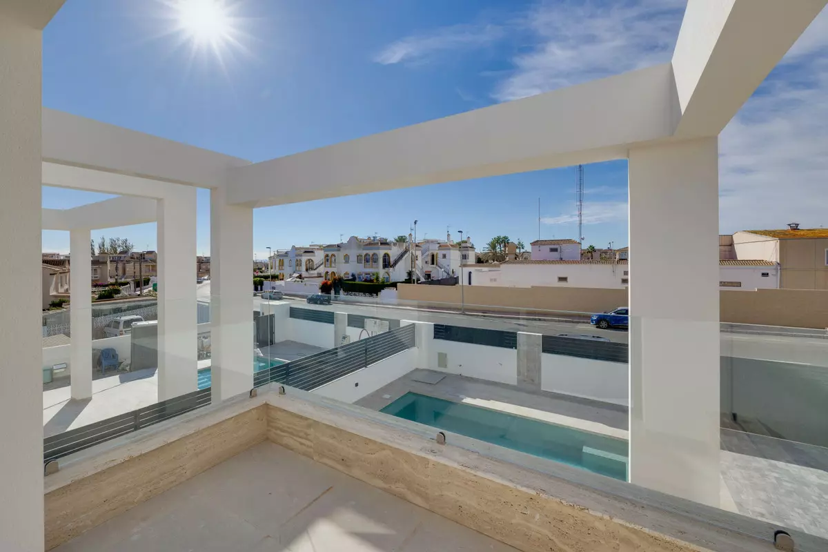 4-bedroom Villa In Torrevieja, Spain (238 M²)