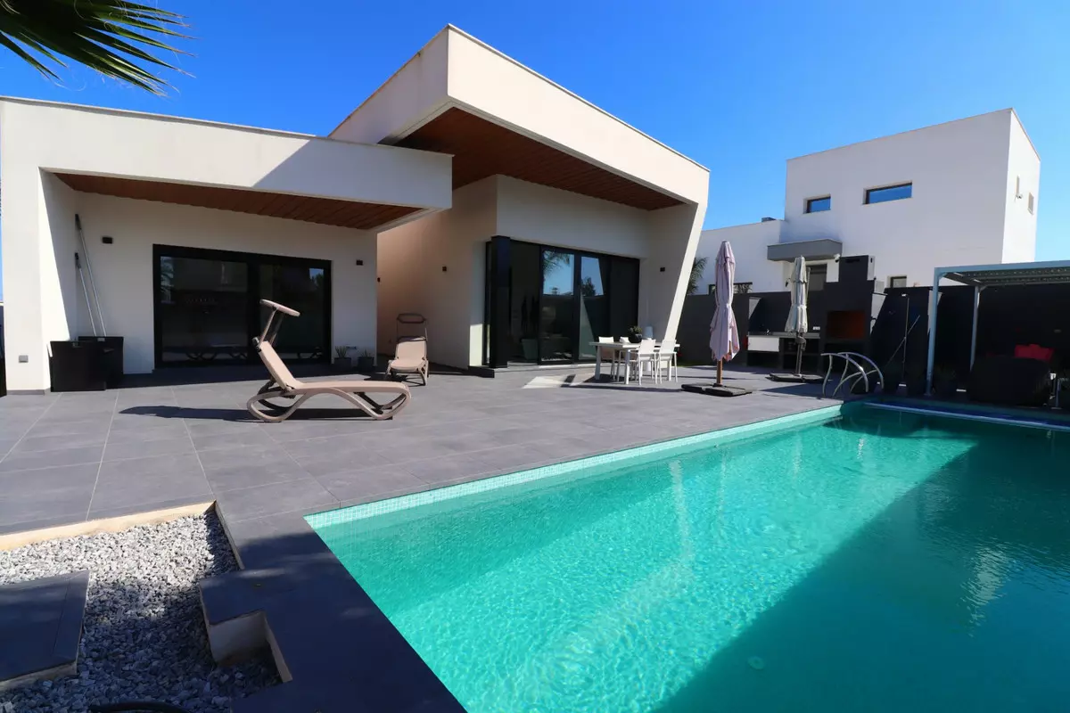 3-bedroom Villa In Formentera Del Segura, Spain (182 M²)