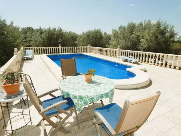 3-bedroom Country House In Dolores, Spain (146 M²)