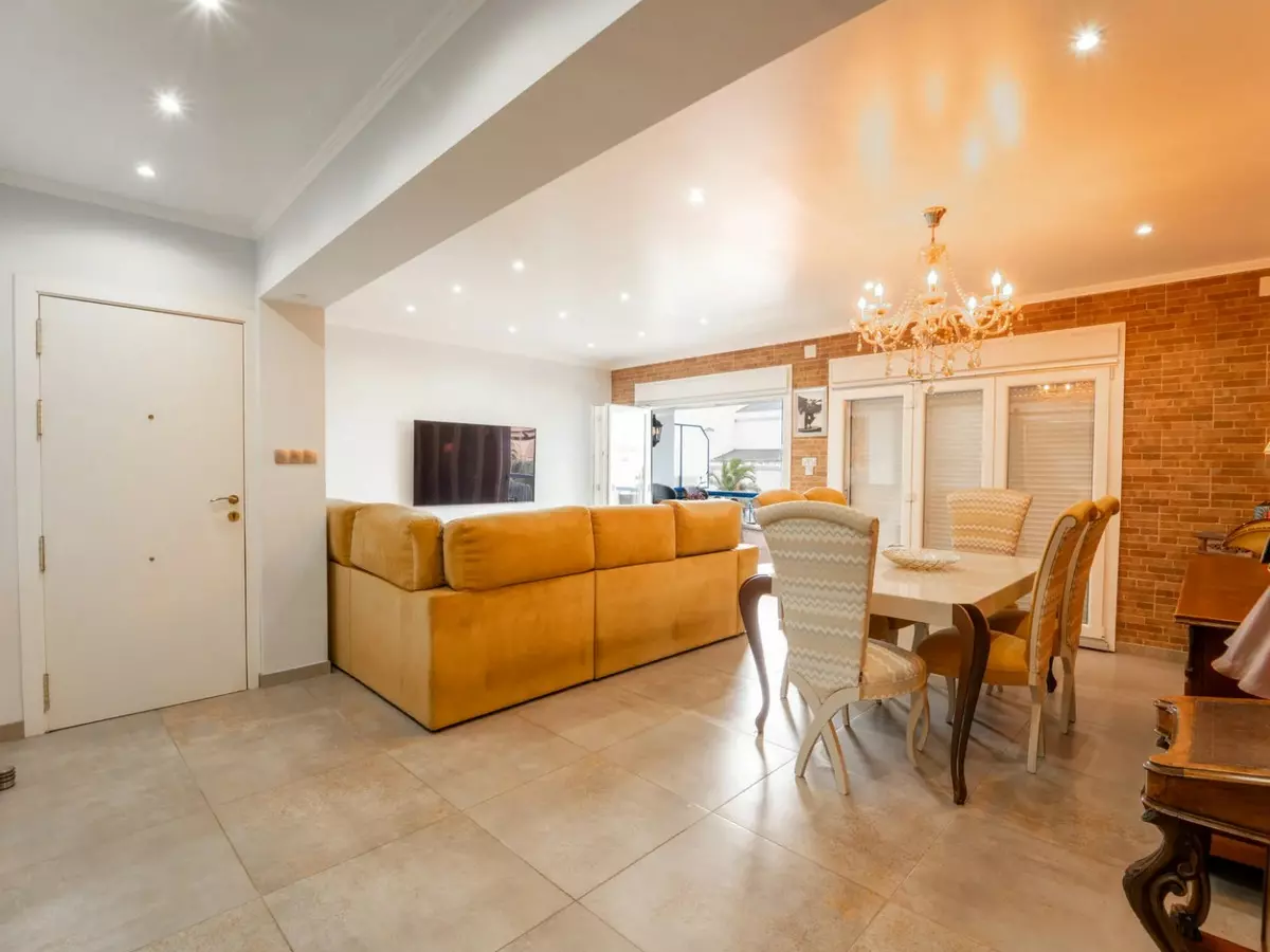 2-bedroom Apartment In Torrevieja, Spain (101 M²)