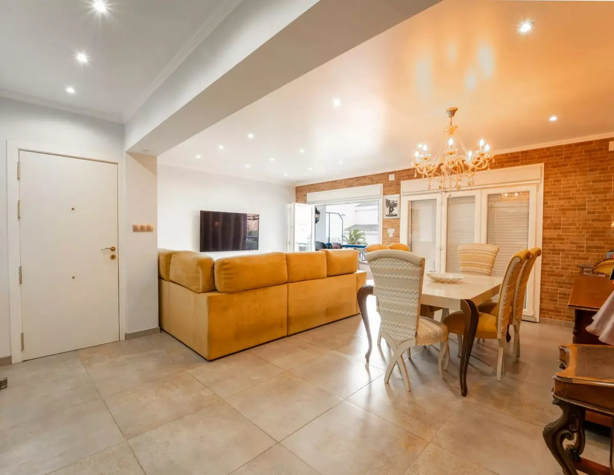 2-bedroom Apartment In Torrevieja, Spain (101 M²)