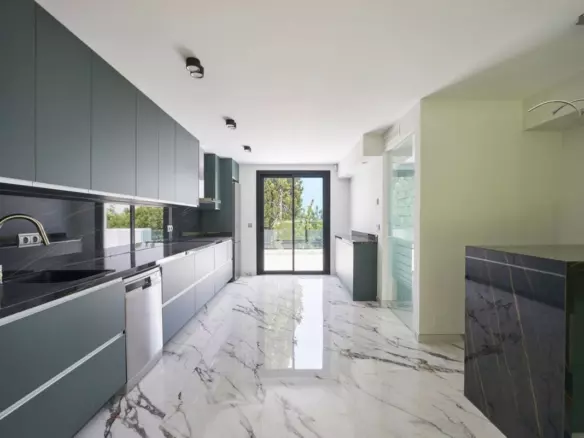 5-bedroom Villa In Marbella, Spain (590 M²)