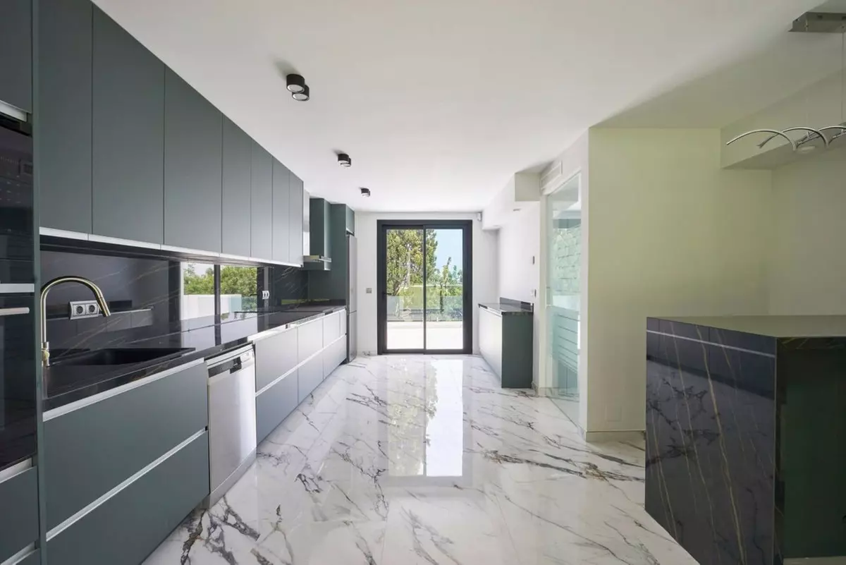 5-bedroom Villa In Marbella, Spain (590 M²)