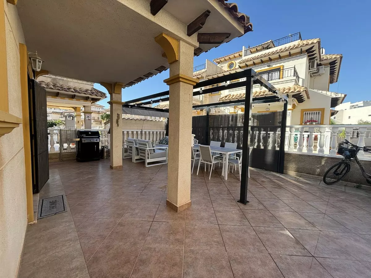 3-bedroom Town House In Orihuela, Spain (100 M²)