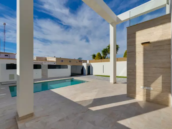 4-bedroom Villa In Torrevieja, Spain (238 M²)