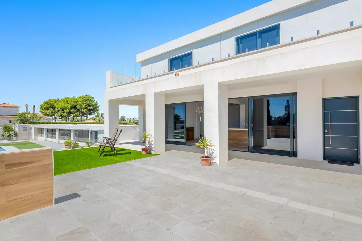 8-bedroom Country House In Los Montesinos, Spain (790 M²)