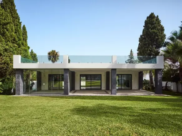 5-bedroom Villa In Marbella, Spain (590 M²)